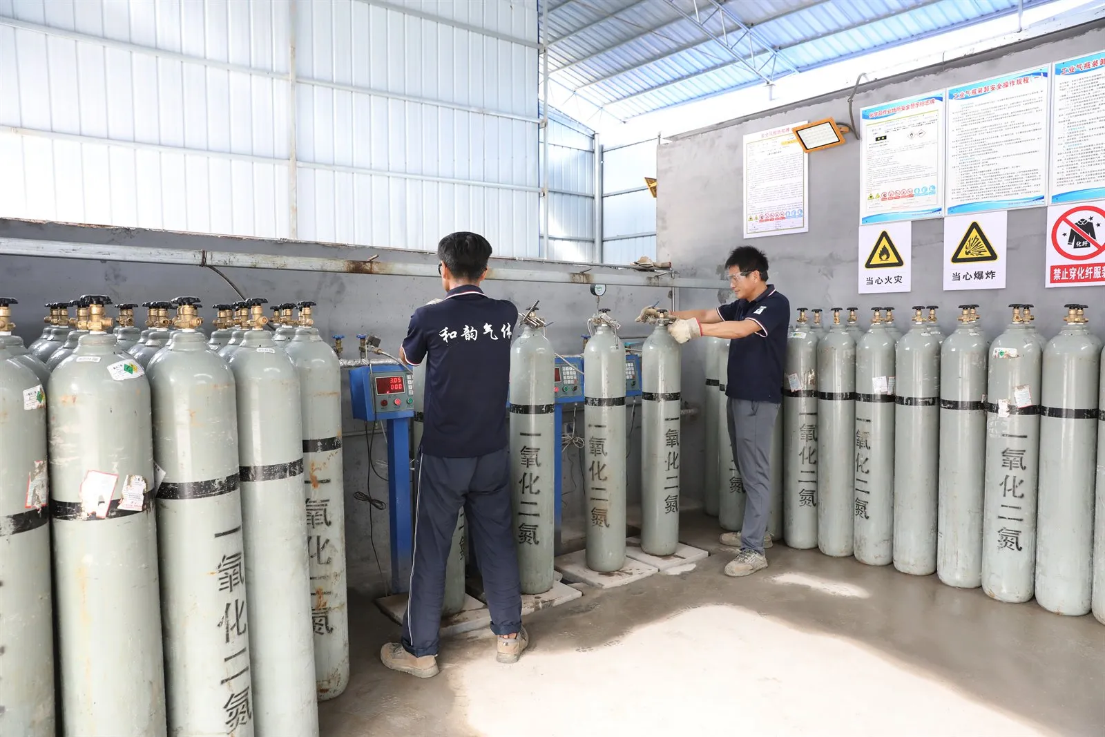 Nitrous oxide cylinders in the Heyun Gas filling hall